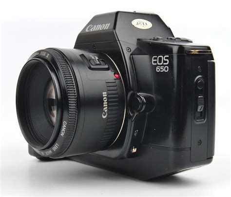 Canon EOS 650 35mm film body W/ 35-105 F/3.5-4.5  (USED)